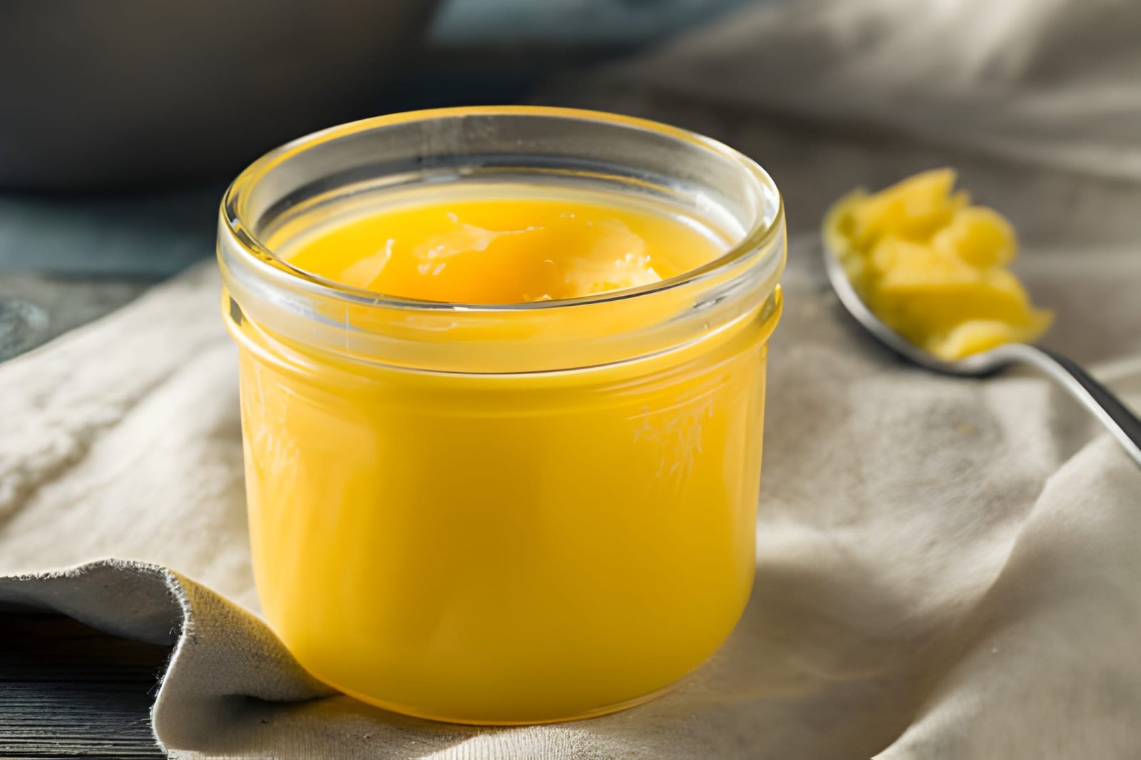 Buffalo Desi Ghee is a pure and natural product made from fresh buffalo milk, cherished for its thick texture, rich aroma, and traditional taste. It is a powerhouse of essential nutrients and healthy fats that help in boosting immunity, improving digestion, and strengthening bones and joints.
